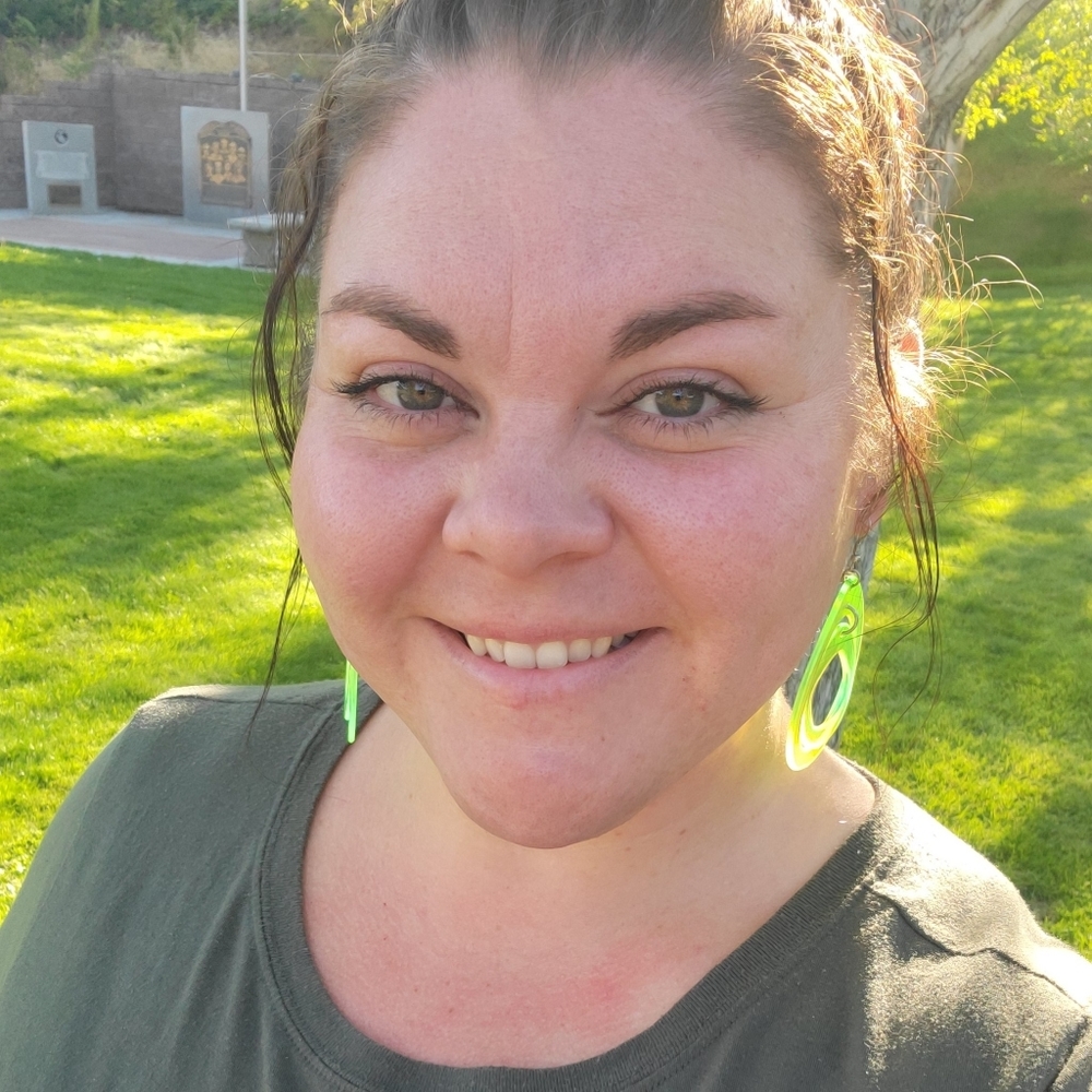 Meet your Posher, Jolyndee